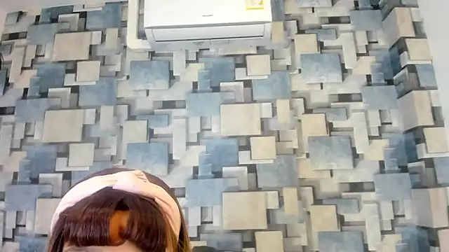 angel dthroatt online show from February 2026 12:10:02 PM