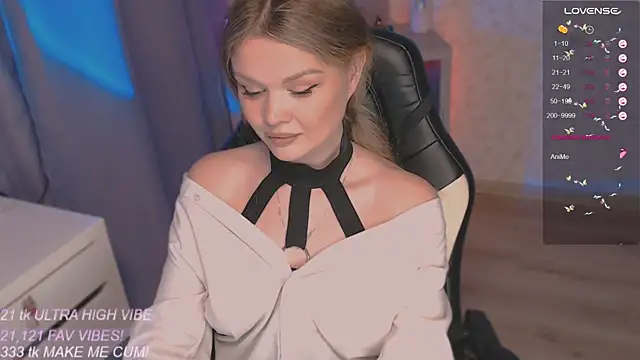 Snapshot of VeronaAura chatting on September 2025 09:09:02 PM VeronaAura online show from September 2025 09:09:02 PM