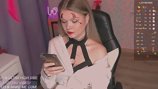 Snapshot of VeronaAura chatting on October 2025 05:47:01 PM VeronaAura online show from October 2025 05:47:01 PM