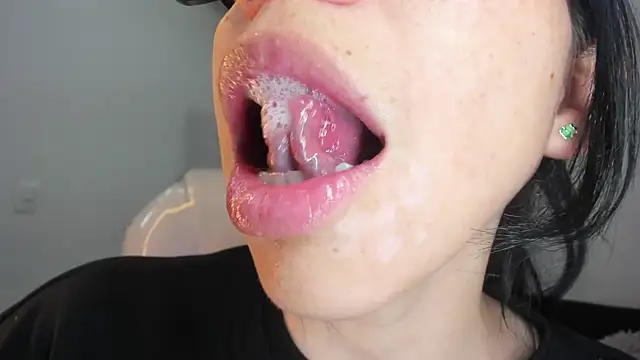 Snapshot of Katty_mouth chatting on December 2025 08:39:01 PM Katty mouth online show from December 2025 08:39:01 PM