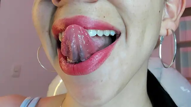 Snapshot of Katty_mouth chatting on June 2026 06:06:02 PM Katty mouth online show from June 2026 06:06:02 PM