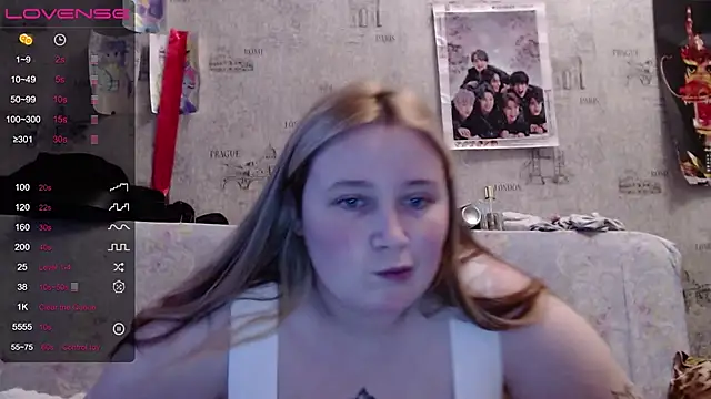 Light Luna online show from November 2025 10:04:02 AM