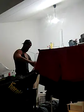 Snapshot of eltoulou chatting on October 2025 05:13:01 PM eltoulou online show from October 2025 05:13:01 PM