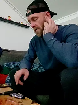 Snapshot of eltoulou chatting on November 2025 07:57:02 PM eltoulou online show from November 2025 07:57:02 PM