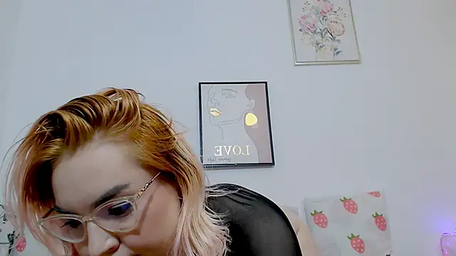 Snapshot of Catlady333 chatting on September 2025 06:46:02 AM Catlady333 online show from September 2025 06:46:02 AM