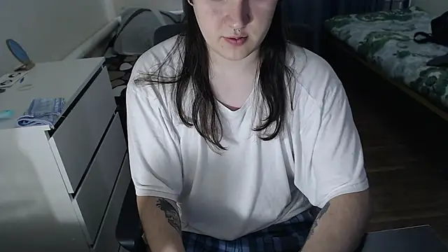 EvaMiron online show from November 2025 08:58:01 AM