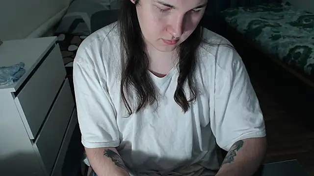 EvaMiron online show from November 2025 01:36:02 PM