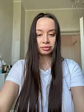 deliaroyal online show from May 2026 01:29:02 PM