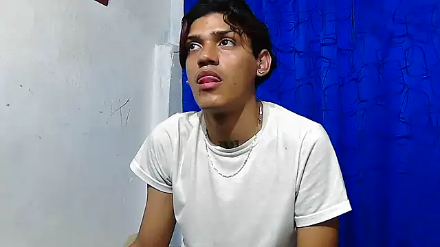 Snapshot of Samuelsince chatting on April 2026 08:37:01 AM Samuelsince online show from April 2026 08:37:01 AM