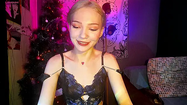 Snapshot of SandraBoyl chatting on December 2024 04:12:02 AM SandraBoyl online show from December 2024 04:12:02 AM