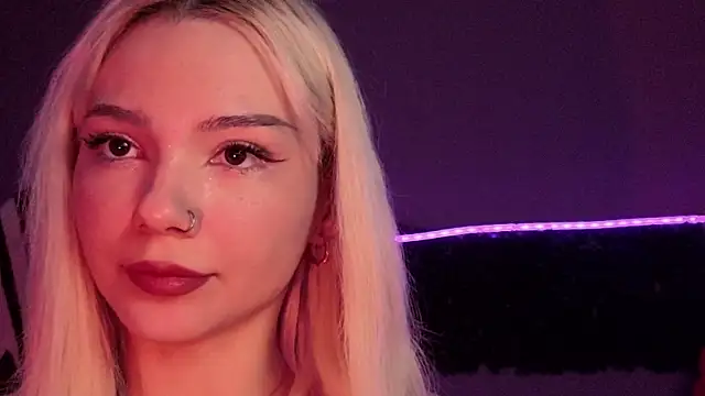 Snapshot of SandraBoyl chatting on November 2025 09:19:02 AM SandraBoyl online show from November 2025 09:19:02 AM