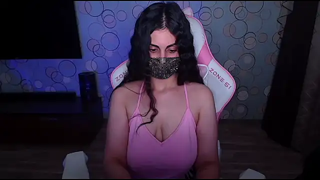 Snapshot of __Yasmina__ chatting on July 2026 04:20:02 AM Yasmina online show from July 2026 04:20:02 AM
