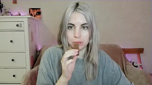 Snapshot of pawpaws chatting on April 2026 01:32:02 PM pawpaws online show from April 2026 01:32:02 PM