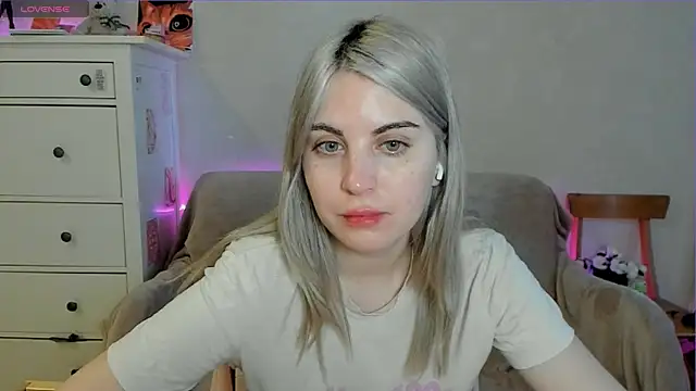 Snapshot of pawpaws chatting on May 2026 07:03:01 AM pawpaws online show from May 2026 07:03:01 AM