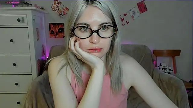 Snapshot of pawpaws chatting on May 2026 08:32:01 AM pawpaws online show from May 2026 08:32:01 AM