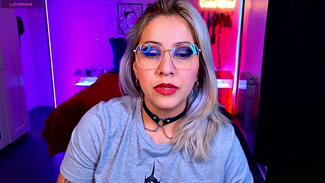 Snapshot of blackwidow_s1 chatting on April 2026 04:53:02 PM blackwidow s1 online show from April 2026 04:53:02 PM