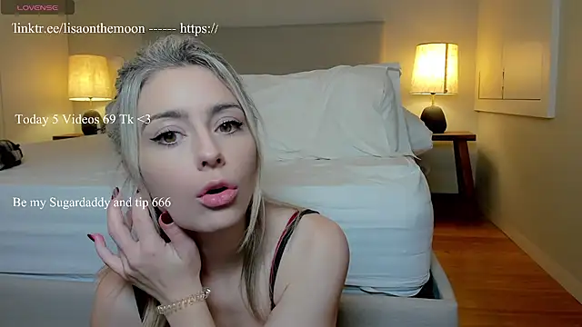 Lisaonthemoon online show from November 2025 04:06:01 PM