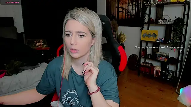 Lisaonthemoon online show from March 2026 06:47:01 PM