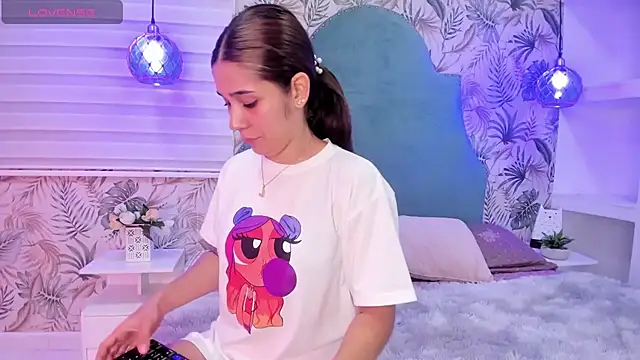 Snapshot of bellaa_becca chatting on February 2025 07:40:02 PM bellaa becca online show from February 2025 07:40:02 PM