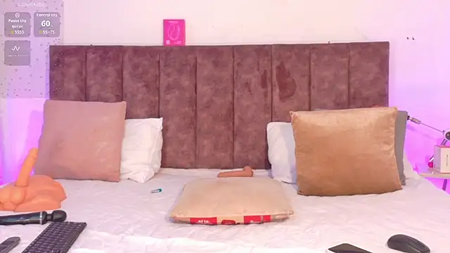 Snapshot of CheneellLorens chatting on July 2026 07:27:01 PM CheneellLorens online show from July 2026 07:27:01 PM