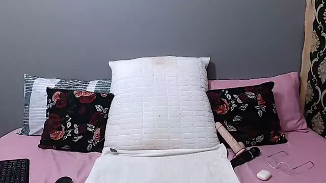 Bootycurvy2 online show from June 2026 06:39:01 PM