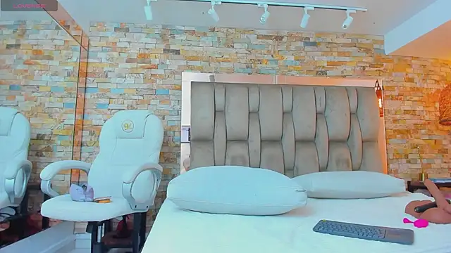 karla dunn online show from October 2025 09:01:01 PM