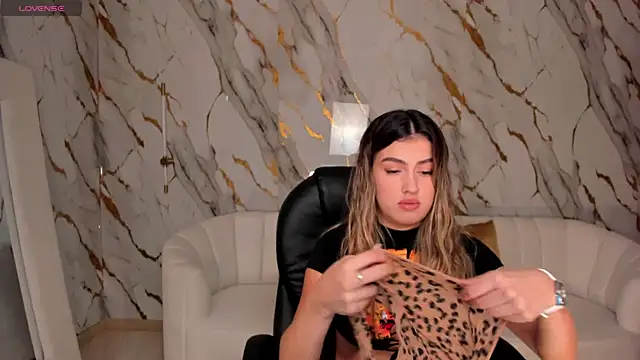 Snapshot of PaulinaSantos_ chatting on March 2025 07:17:02 PM PaulinaSantos  online show from March 2025 07:17:02 PM