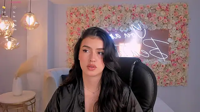 Snapshot of PaulinaSantos_ chatting on November 2025 08:11:01 PM PaulinaSantos  online show from November 2025 08:11:01 PM