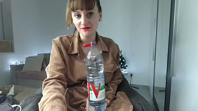 Snapshot of victoirenextdoor chatting on December 2024 05:00:01 PM victoirenextdoor online show from December 2024 05:00:01 PM