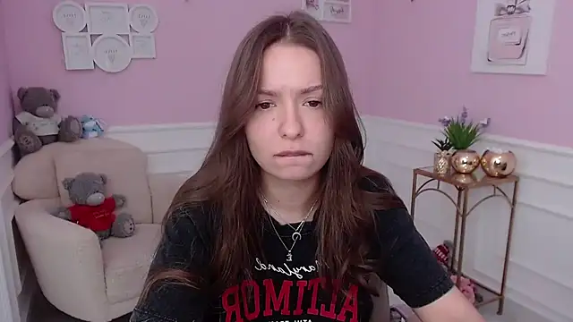 LucySkilar online show from September 2025 04:49:02 AM