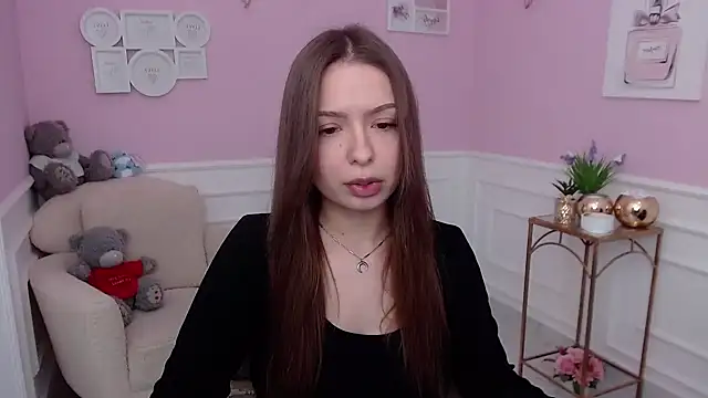 LucySkilar online show from November 2025 10:36:01 AM