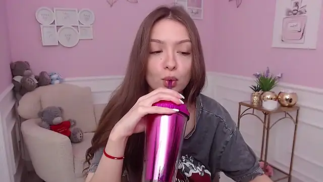 LucySkilar online show from November 2025 05:35:01 AM