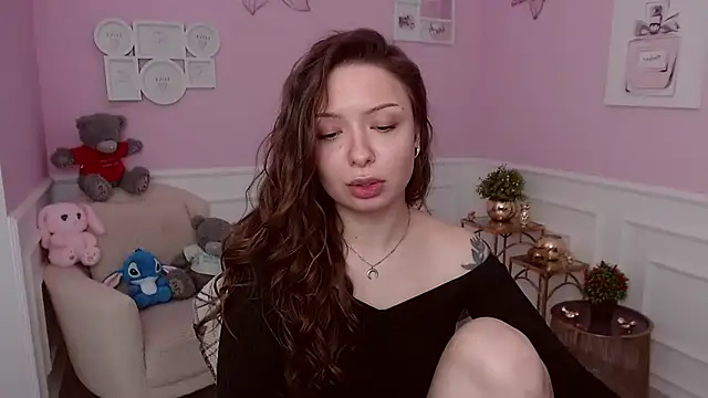 LucySkilar online show from March 2026 05:11:02 AM