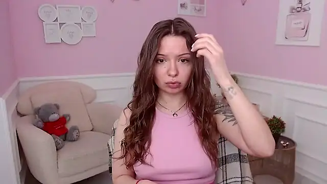 LucySkilar online show from April 2026 04:10:02 AM