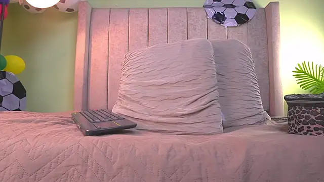 Snapshot of patty_m chatting on June 2026 12:02:01 PM patty m online show from June 2026 12:02:01 PM