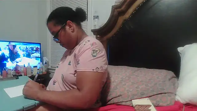 Snapshot of ebonyred chatting on April 2026 01:30:02 AM ebonyred online show from April 2026 01:30:02 AM