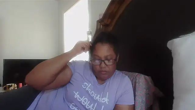 Snapshot of ebonyred chatting on April 2026 02:41:01 PM ebonyred online show from April 2026 02:41:01 PM
