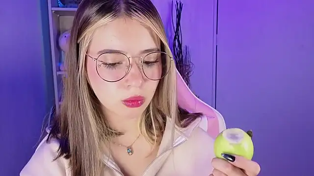 EmilyMiller  online show from October 2025 04:51:01 PM