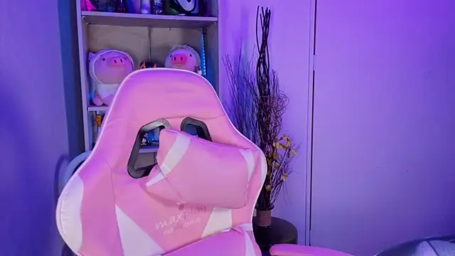 EmilyMiller  online show from December 2025 04:24:01 PM