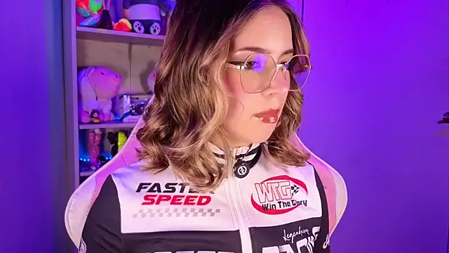 EmilyMiller  online show from May 2026 02:58:02 PM