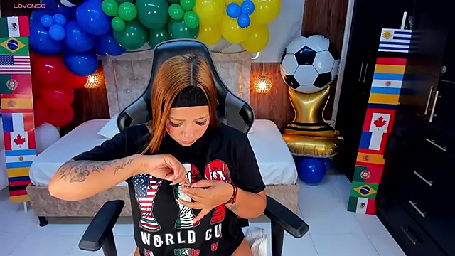 Snapshot of mia_18v chatting on June 2026 08:00:02 PM mia 18v online show from June 2026 08:00:02 PM