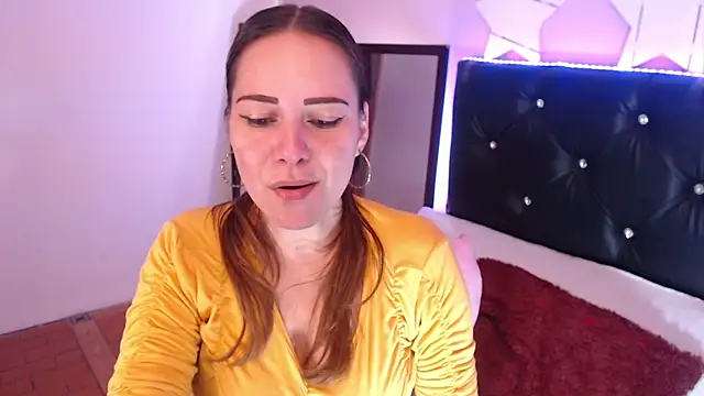 camila delarosa online show from October 2025 06:09:01 PM