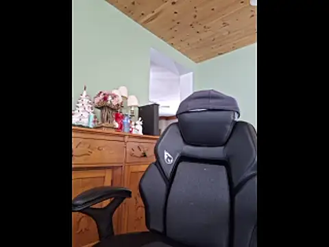 Snapshot of Mitchums chatting on February 2026 07:31:01 PM Mitchums online show from February 2026 07:31:01 PM