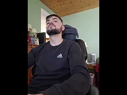 Snapshot of Mitchums chatting on February 2026 07:40:01 PM Mitchums online show from February 2026 07:40:01 PM