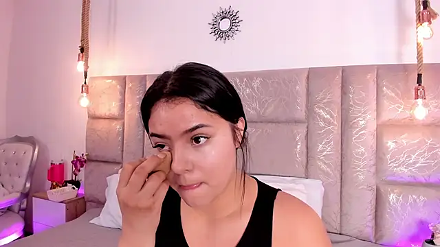 Snapshot of Oriana_Guzman chatting on June 2026 06:23:02 AM Oriana Guzman online show from June 2026 06:23:02 AM