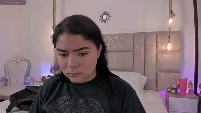 Snapshot of Oriana_Guzman chatting on July 2026 10:11:01 PM Oriana Guzman online show from July 2026 10:11:01 PM