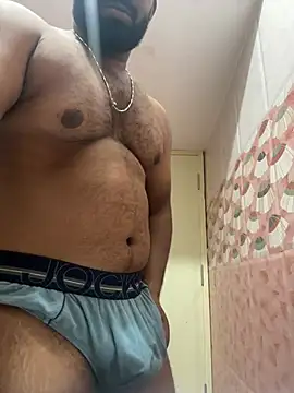 Snapshot of Handsomehunk_4U chatting on December 2024 03:04:01 PM Handsomehunk 4U online show from December 2024 03:04:01 PM