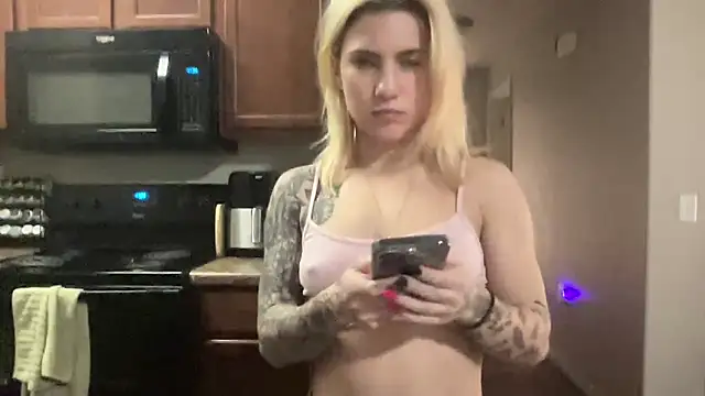 Snapshot of NatalieKneals chatting on January 2025 06:35:02 AM NatalieKneals online show from January 2025 06:35:02 AM