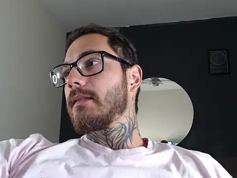 Snapshot of clark_r chatting on September 2025 11:52:01 PM clark r online show from September 2025 11:52:01 PM