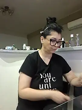 Milf Abigail online show from November 2025 12:24:02 AM